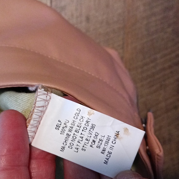 Pink vegan leather zip front skirt❤️❤️❤️ - Picture 3 of 7